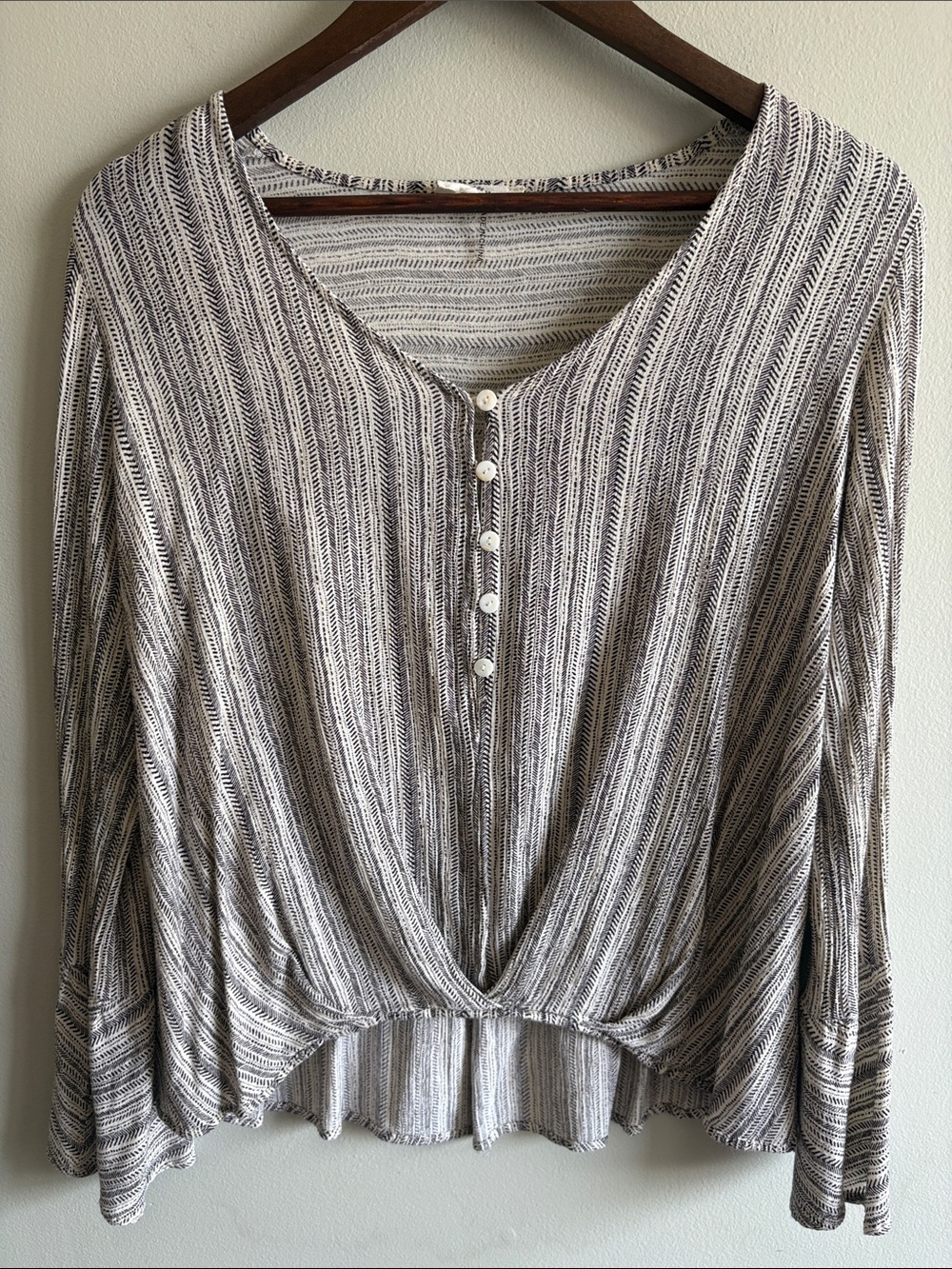 Entro Boho Surplice Peplum Top Women’s Medium Bell Sleeve Faux Henley